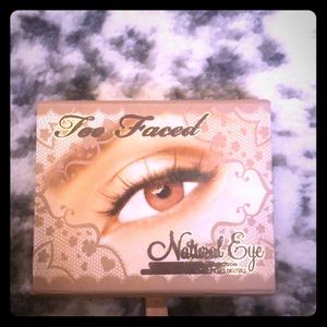 Two faced eyeshadow palette (Only used once )